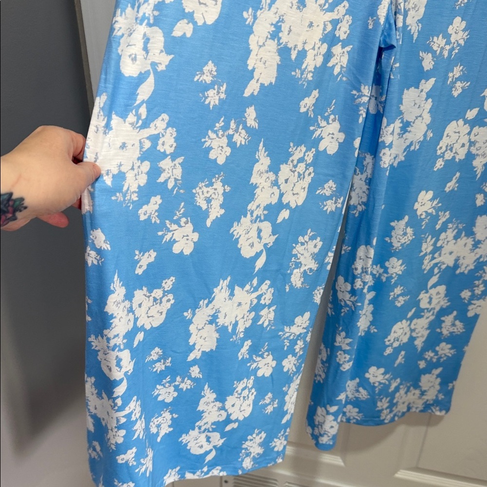Blue Floral Button-Front romper - Picture 3 of 3